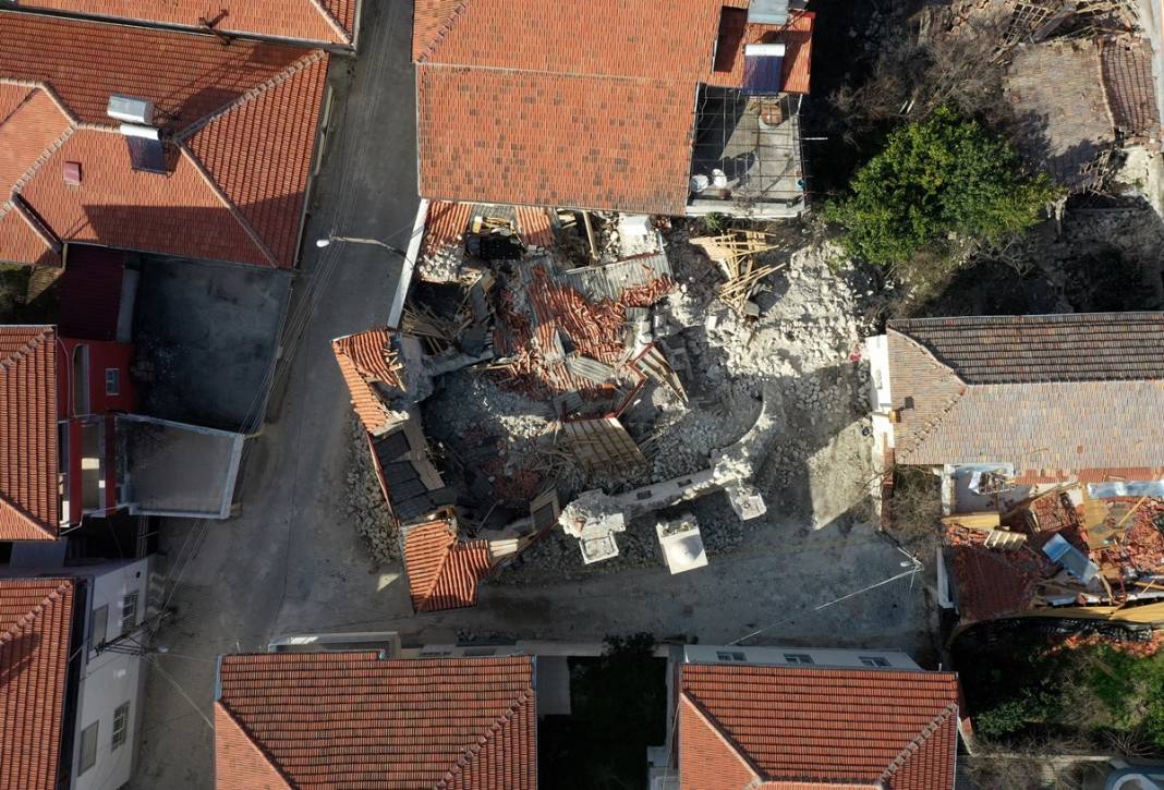 Önünden geçerken gözyaşlarını tutamıyorlar! Hatay'da sağlam kültürel yapı neredeyse kalmadı 8